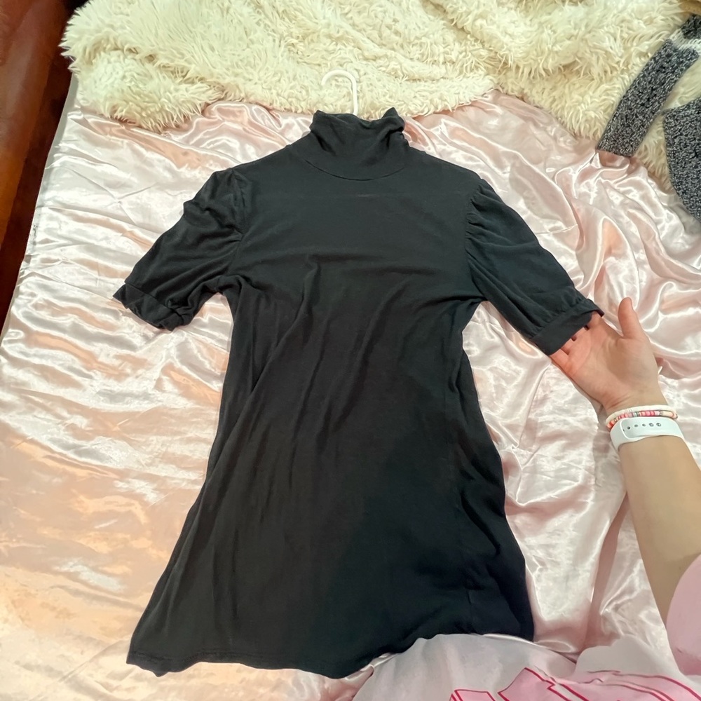 Turtle neck quarter sleeve black dress shirt